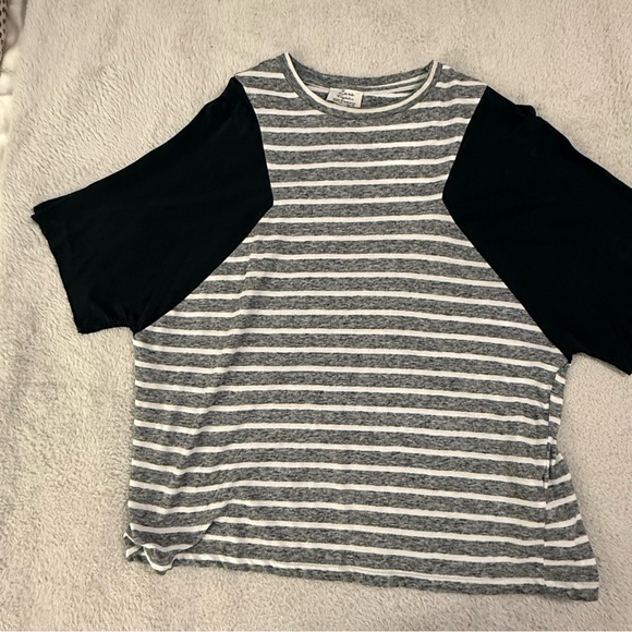Zara Gray and White Striped Top - Picture 4 of 5